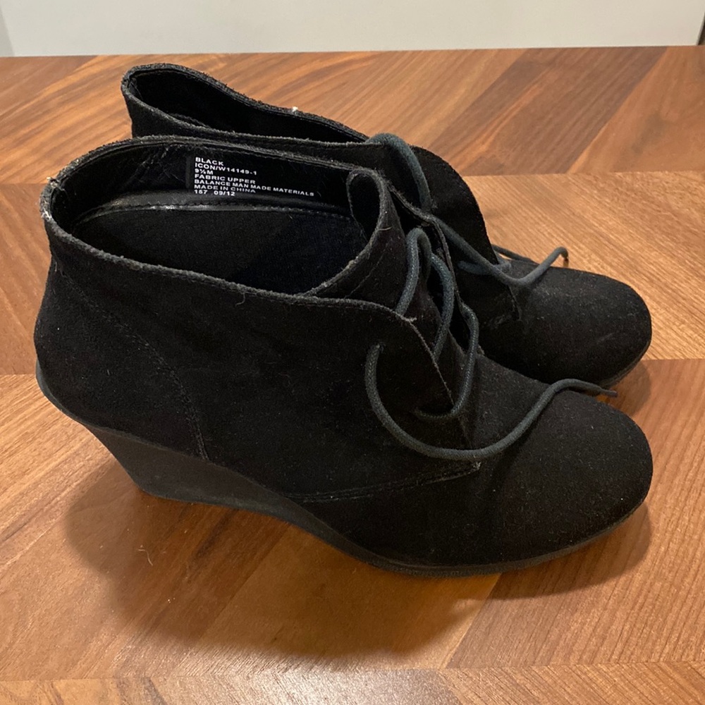 White Mountain woman’s suede boots.